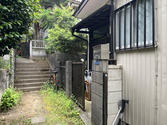 中新宿戸建の玄関