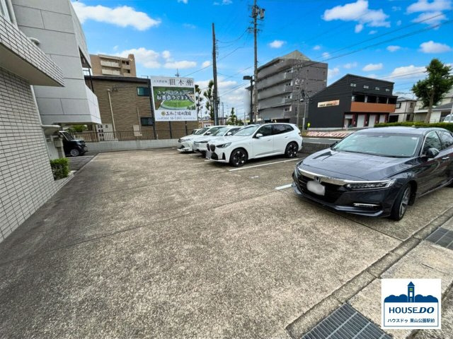 ペット可！12階・南向・南西角部屋！コンセール猪子石原の駐車場|敷地内屋外式平面駐車場のようす。