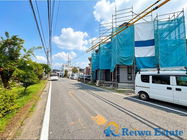 新築戸建　藤沢市羽鳥3丁目の前面道路含む現地写真