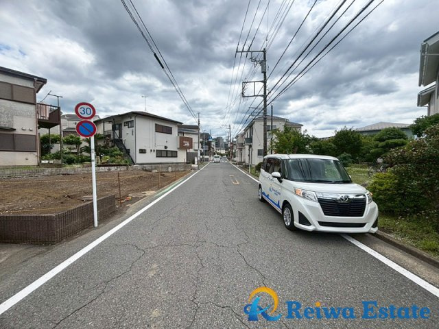 新築戸建　藤沢市羽鳥3丁目の前面道路含む現地写真