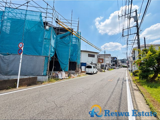 新築戸建　藤沢市羽鳥3丁目の前面道路含む現地写真