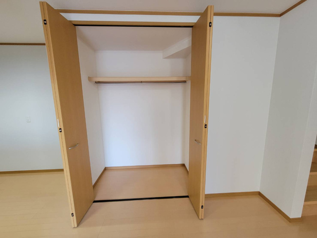 【収納】 | 八尾市相生町3丁目 | リビングに大容量のクローゼット完備です♪