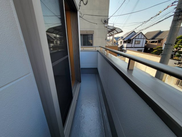 【バルコニー】 | 八尾市相生町3丁目 | 「洋室8帖」に面したバルコニー、防水塗装済みです☆