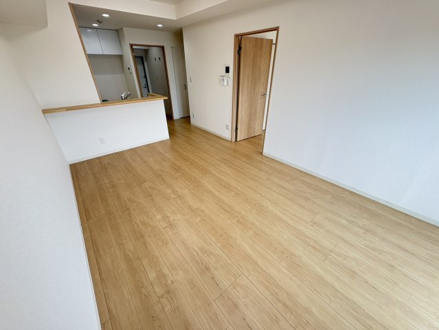 T-ONEビルの居間・リビング