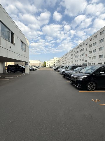 ロピア北参弐条の駐車場