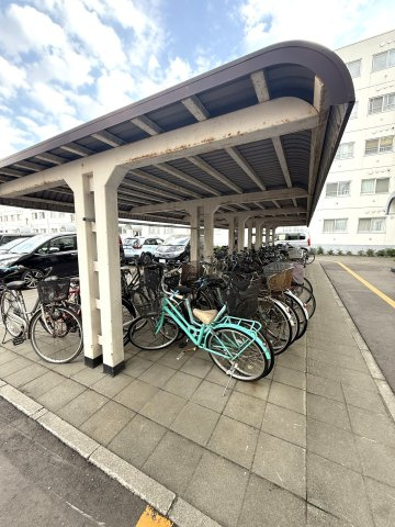 ロピア北参弐条の駐輪場