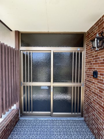 植柳新町戸建ての玄関