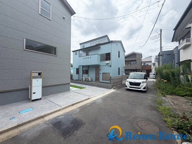 新築戸建　藤沢市羽鳥5丁目の前面道路含む現地写真