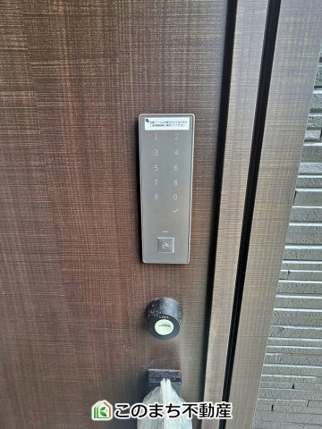 ワイウッドコート下都賀郡壬生町安塚第3期の防犯設備|玄関キーは上下２箇所のダブルロックキーで安全に配慮してます☆