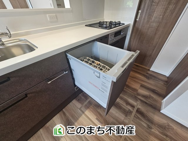 ワイウッドコート下都賀郡壬生町安塚第3期の内装|あったらいいなの代表的な設備である食洗機。ビルトイン型なので、おさまりもよく、使い勝手も良好です。料理をするのは好きだけど、後片付けは苦手な方に重宝します。洗う手間がないので、時間を有効に使えますね。