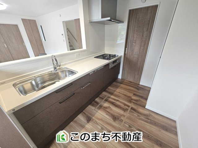 ワイウッドコート下都賀郡壬生町安塚第3期のキッチン|人気の対面式キッチン☆料理をしながらご家族とコミュニケーションが取れます♪