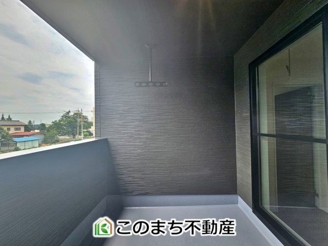 ワイウッドコート下都賀郡壬生町安塚第3期のバルコニー|南向きの大型バルコニーは陽当り良好で、たっぷりのお洗濯物もよく乾きます！
さらにインナーバルコニーなので雨の日でも安心してお出かけできますね♪