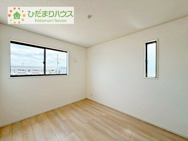 【洋室】 | 常総市新石下第10　新築戸建　2号棟 | 机にベットを置けば子供部屋の完成です！