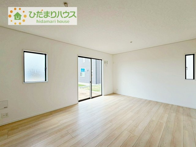 【洋室】 | 常総市新石下第10　新築戸建　2号棟 | お子様が元気に遊べる広々としたリビングです！