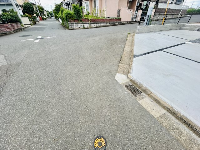 千葉市若葉区都賀の台４丁目の前面道路含む現地写真