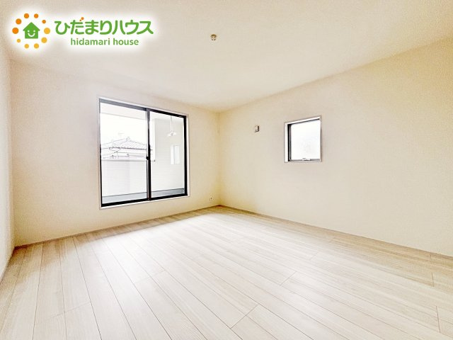 【寝室】 | 第1石岡市旭台　新築戸建 | 家族一人ひとりの大切なプライベート空間。趣味に合わせて使って頂けるようシンプルに仕上げてあります。暮らし心地を大きく左右する収納を、適材適所に配置し使い勝手を考慮しました。