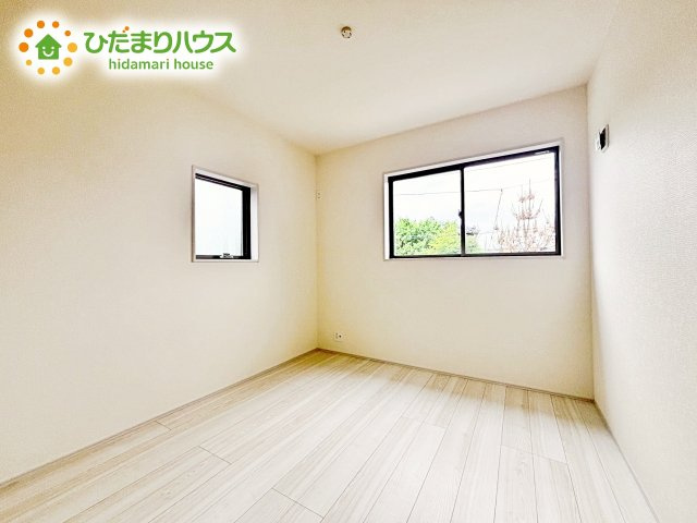 【洋室】 | 第1石岡市旭台　新築戸建 | 室内には収納スペースもあり、衣類や小物類をたっぷり収納可能。お部屋をより広くお使いいただけます。