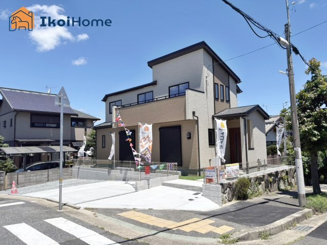 神戸市西区秋葉台2丁目　全1棟　新築戸建のエントランス|【ホームページに現地動画掲載中】●年中無休：当日予約可●明るいリビング、大窓からの通風良好！