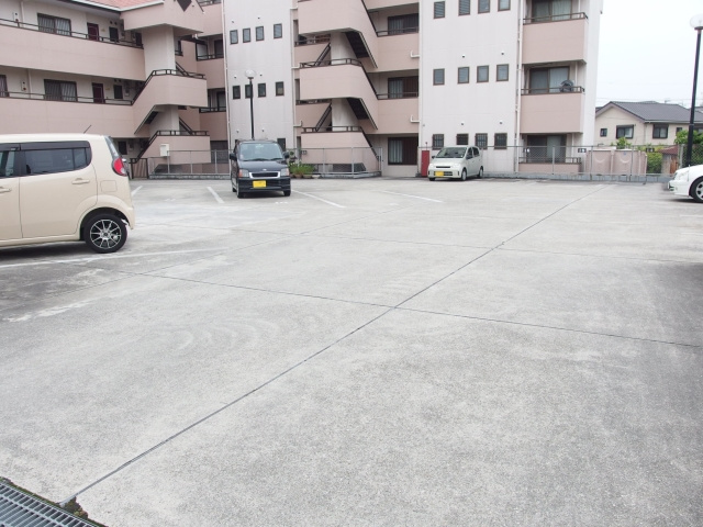 マンションイレブンの駐車場