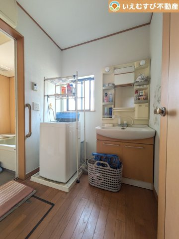 熊谷市肥塚　中古住宅の独立洗面台