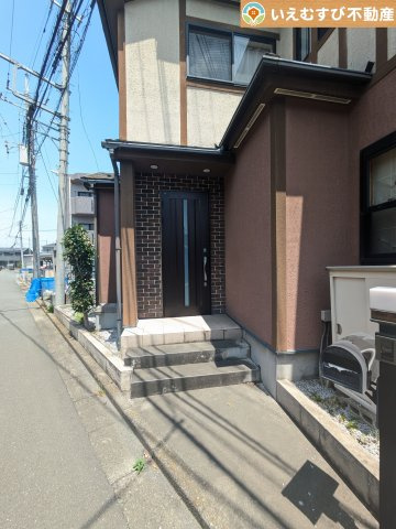 熊谷市肥塚　中古住宅のエントランス