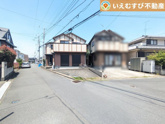 熊谷市肥塚　中古住宅の前面道路含む現地写真