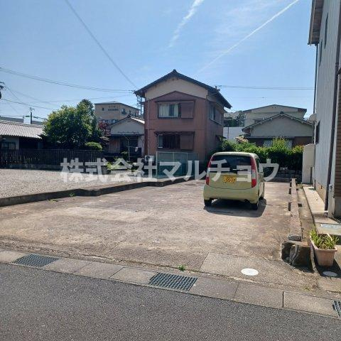 朝来店舗の駐車場|駐車スペースもあります