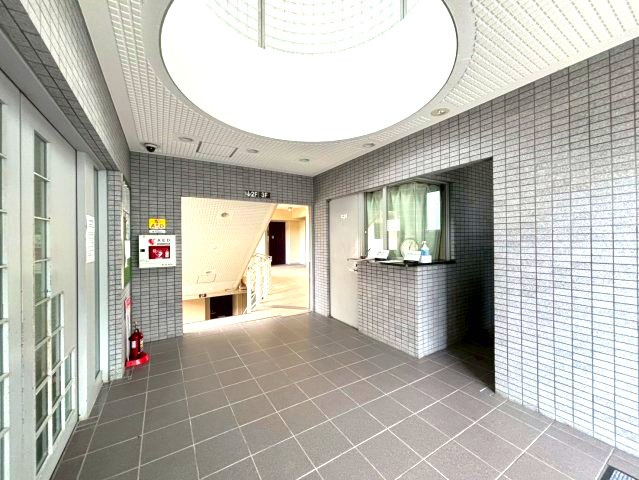 グランパス富田林のエントランス