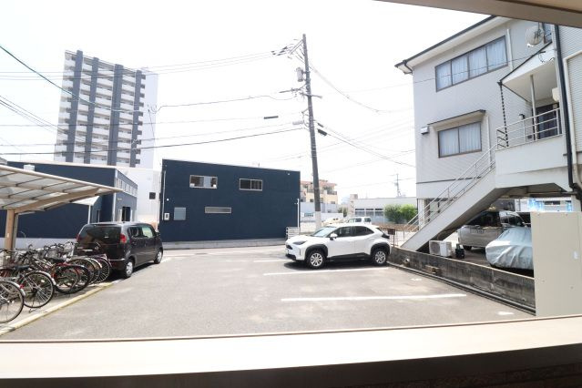 カルム　シャンブルの駐車場
