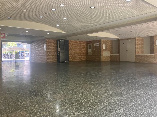 京橋グリーンハイツ二号棟のエントランス