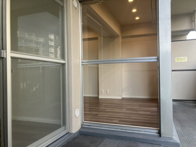 京橋グリーンハイツ二号棟のバルコニー