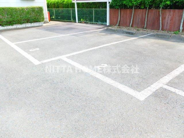 アゼリアコートＥの駐車場|※駐車場は空き状況をご確認下さい。