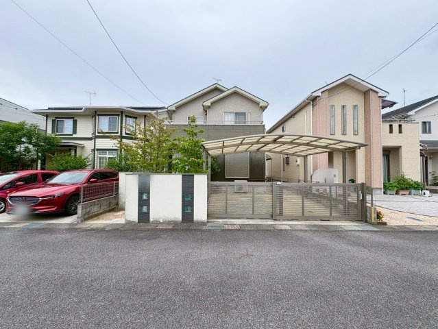 栗東市笠川　中古戸建ての前面道路含む現地写真