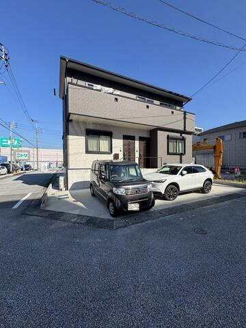 【2022年築×二世帯向け】高知市海老ノ丸　中古一戸建ての前面道路含む現地写真|モダンで落ち着きのあるデザイン。毎日の帰宅が楽しみに♪