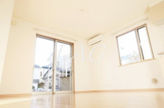 【居間・リビング】 | 上水本町戸建 | 洋室のお部屋です。