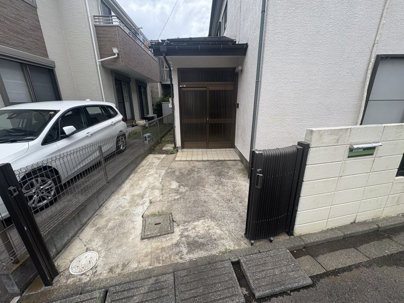 稲城市矢野口の一戸建ての駐車場