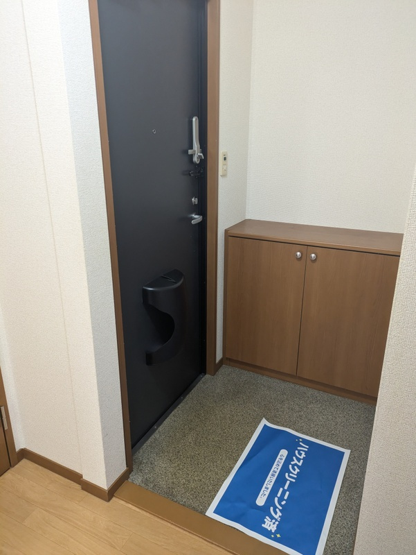 サンガーデン下硯川Aの玄関