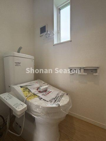 【現地画像あり】座間市栗原中央第41　新築戸建　全１棟のトイレ|年中快適な温水洗浄便座は各階にご用意がございます。