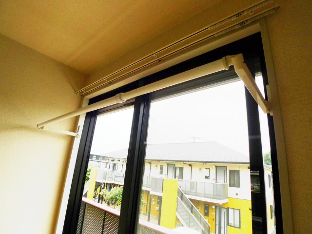 スリーコートＡ号棟の設備|室内物干し機