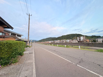 【前面道路含む現地写真】 | 加茂市上条　戸建