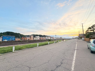【前面道路含む現地写真】 | 加茂市上条　戸建