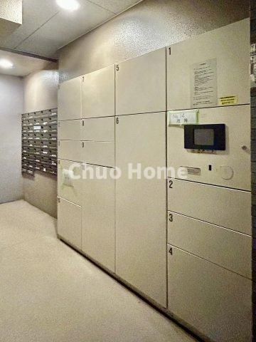 Ｌ・シティ清澄白河の設備|【宅配ボックス】在宅時・不在時に関わらず、居住者の代わりに非対面で宅配物を受け取ってくれる便利な設備です。わかりやすくご説明致しますので見学時にはお部屋だけではなく共用部分もぜひチェックしてください。