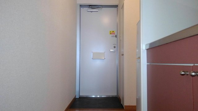 収納もある玄関です