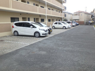 【駐車場】 | レルンブラール | 駐車場です