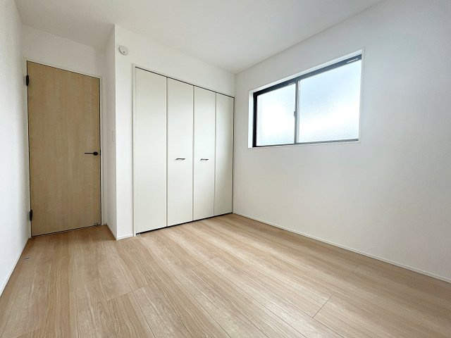 新築戸建・新築建売　郡山市東原一丁目　富田東小・富田中の洋室|自然光が長時間入る2面採光で明るく気持ちの良いプライベート空間です！