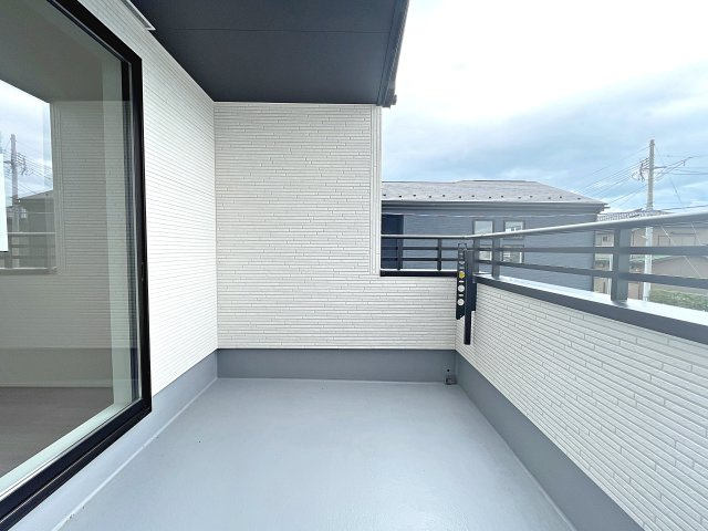 新築戸建・新築建売　郡山市東原一丁目　富田東小・富田中のバルコニー|天候の急な変化にも柔軟に対応できる快適なインナーバルコニー！