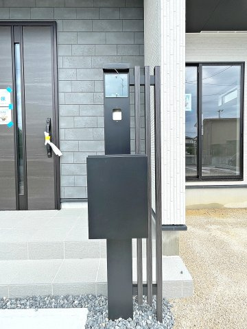 新築戸建・新築建売　郡山市東原一丁目　富田東小・富田中の玄関|モニター付きインターホンで訪問者を確認できるので、防犯対策やプライバシー保護など安心です！