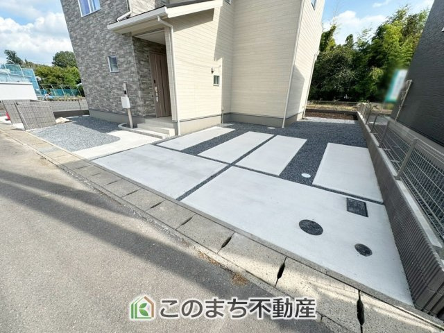 ワイウッドコート下都賀郡壬生町安塚第3期の駐車場|お車並列２台分ご用意しております♪

