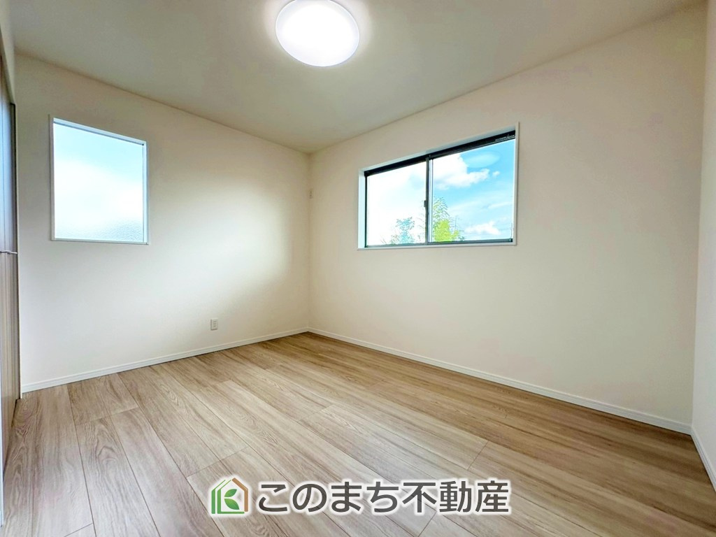 ワイウッドコート下都賀郡壬生町安塚第3期の洋室|居室のサッシにはペアガラスを採用しております。高い断熱性による省エネと結露対策に有効です。
