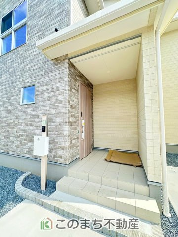 ワイウッドコート下都賀郡壬生町安塚第3期の玄関|玄関周りは家の顔！スタイリッシュな玄関が特徴です！
